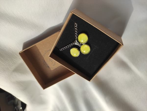 Schmuckset bestehend aus Ohrsteckern und Halskette aus Edelstahl