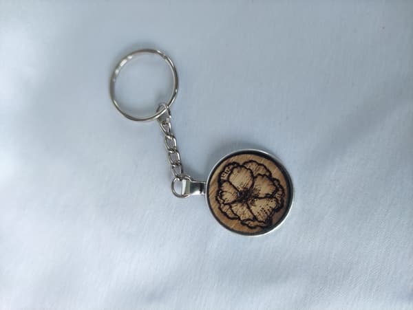 Schlüsselanhänger mit handgemaltem Holzmotiv