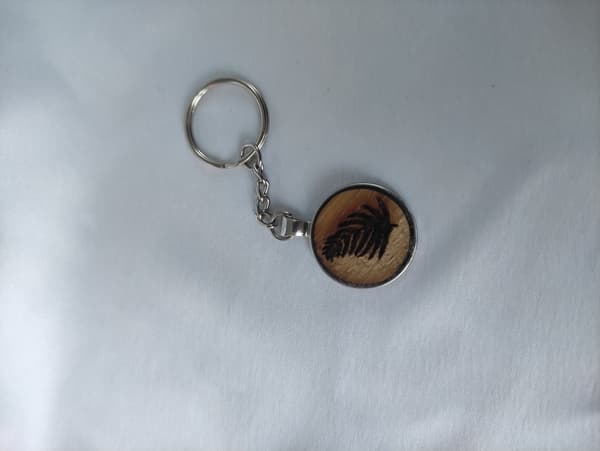 Schlüsselanhänger mit handgemaltem Holzmotiv